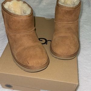 Size 5 Used Ugg Classic Mini II